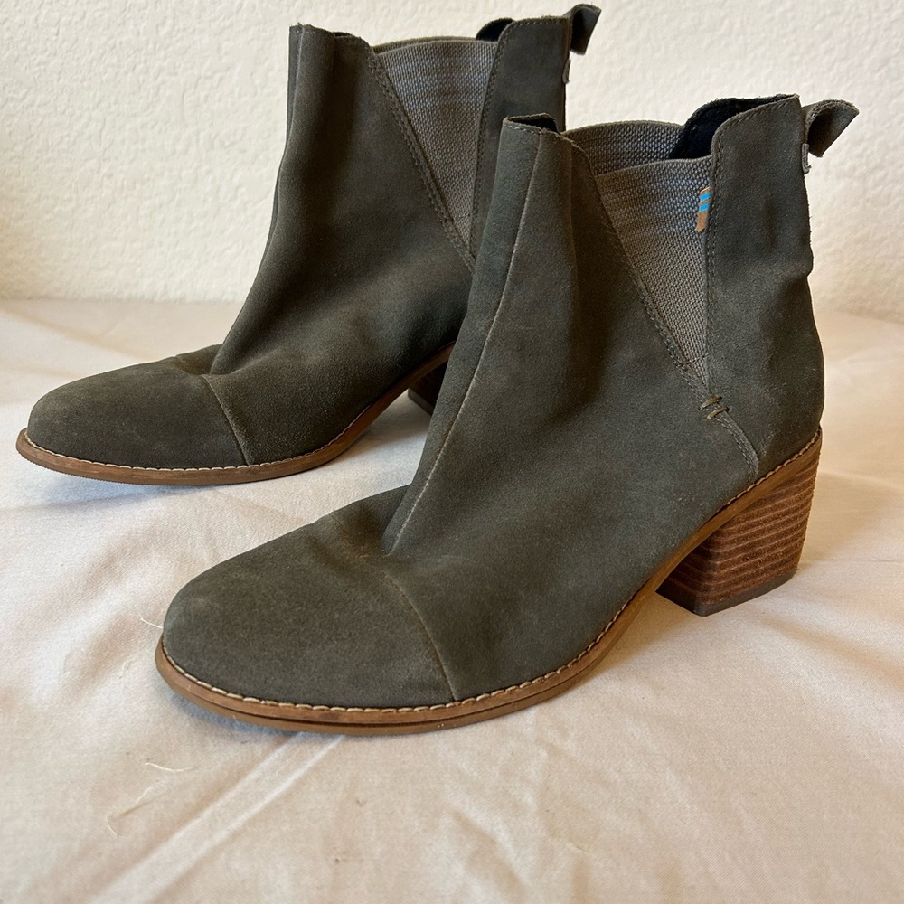 Toms Women's Ankle Boots‎ in Dark Olive Suede Heel Size 9.5